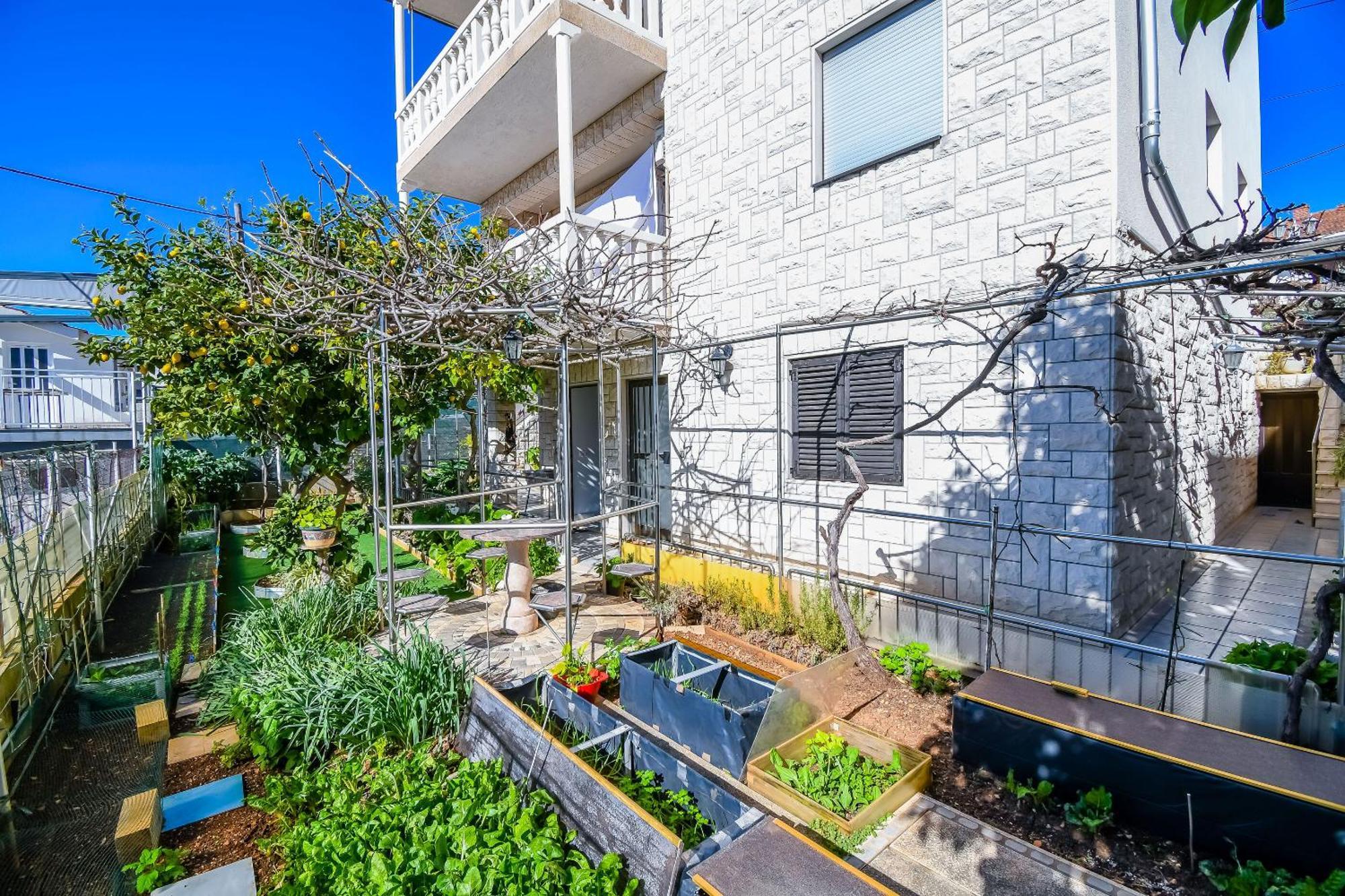 Apartments Anna Trogir Exterior foto